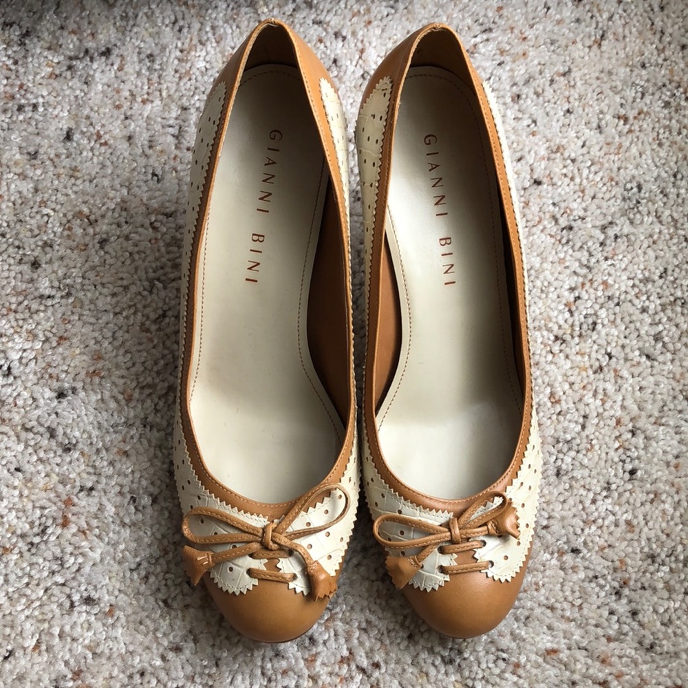 Gianni Bini Heels in peanut butter and cream
